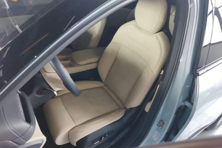Used Nio ES6 2024 75 kWh Left Front Seat