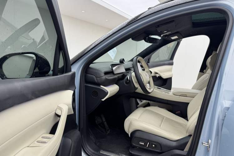 Used Nio ES6 2024 75 kWh Left Front Seat