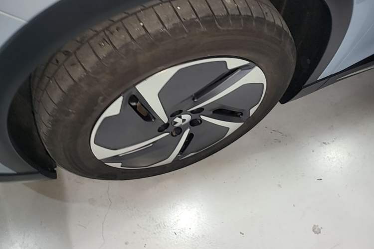 Used Nio ES6 2024 75 kWh Left Front Wheel Hub