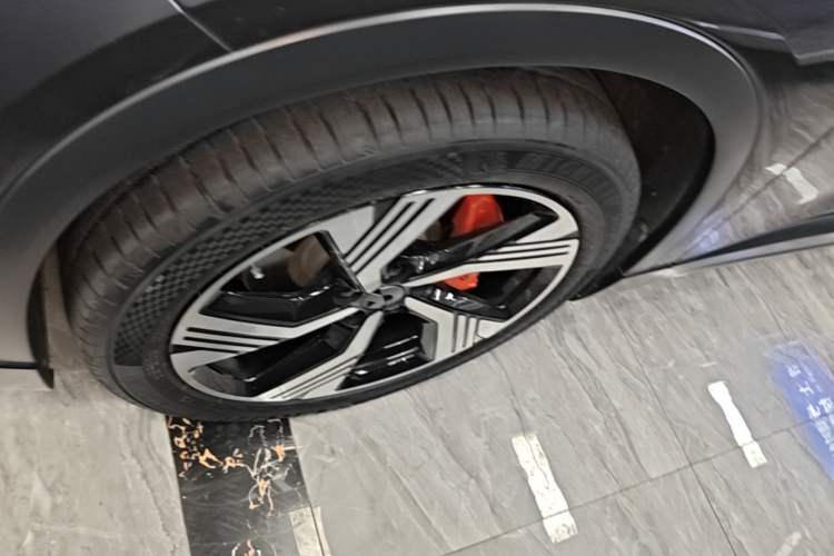 Used Nio ES6 2024 75 kWh Left Front Wheel Hub