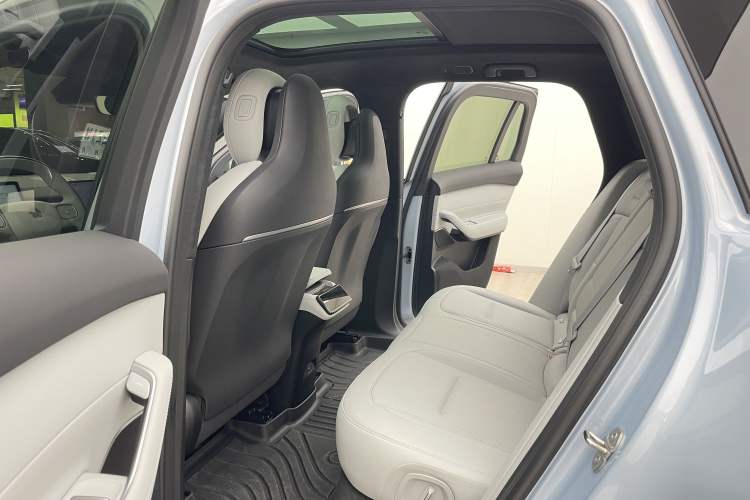 Used Nio ES6 2024 75 kWh Left Rear Seat