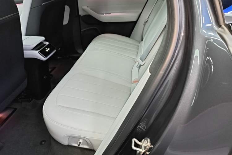 Used Nio ES6 2024 75 kWh Left Rear Seat