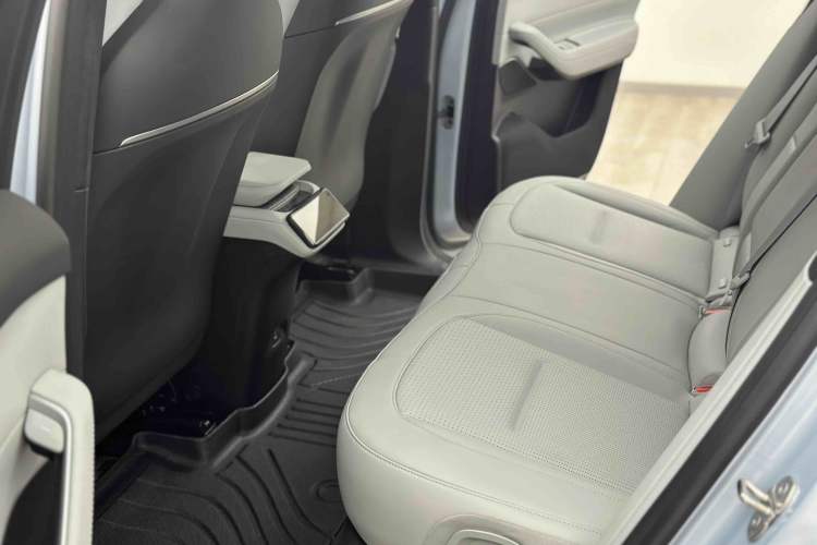 Used Nio ES6 2024 75 kWh Left Rear Seat