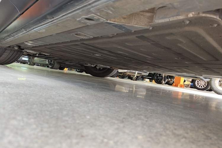 Used Nio ES6 2024 75 kWh Left Side Sill