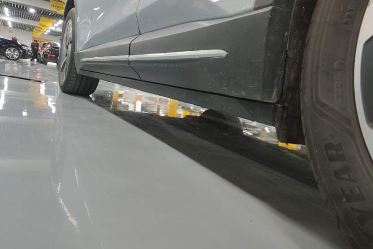 Used Nio ES6 2024 75 kWh Left Side Sill