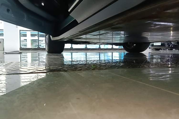 Used Nio ES6 2024 75 kWh Left Side Sill