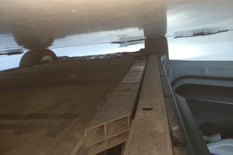 Used Nio ES6 2024 75 kWh Left Side Sill
