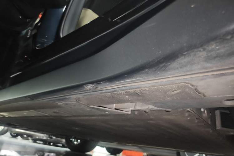 Used Nio ES6 2024 75 kWh Left Side Sill