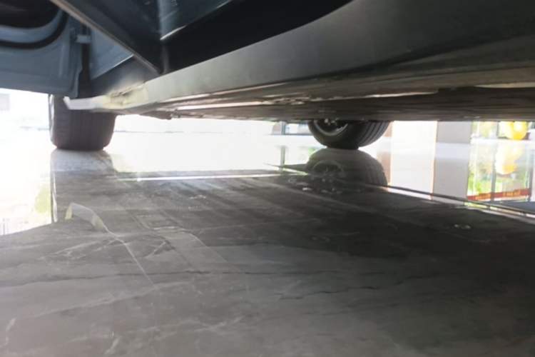 Used Nio ES6 2024 75 kWh Left Side Sill