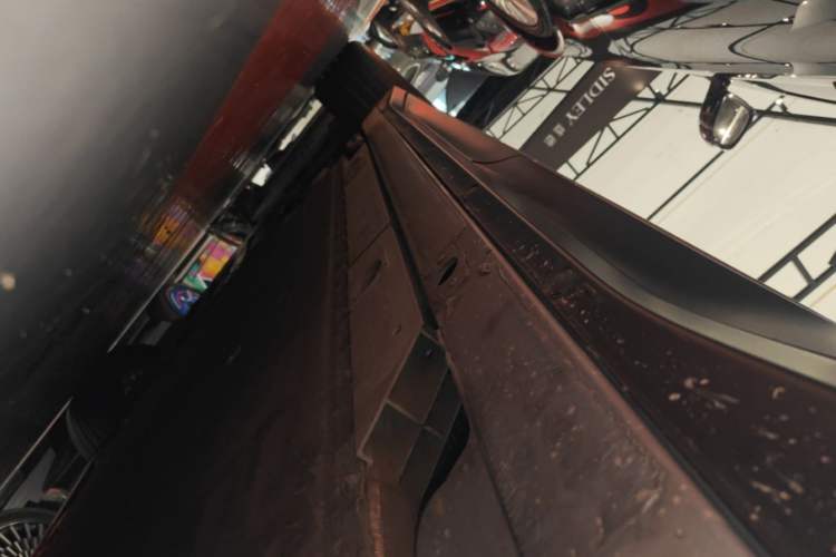Used Nio ES6 2024 75 kWh Left Side Sill