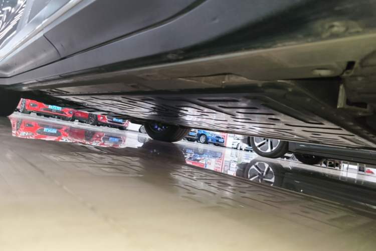 Used Nio ES6 2024 75 kWh Left Side Sill