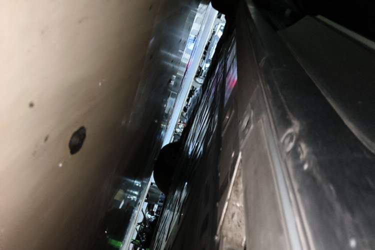 Used Nio ES6 2024 75 kWh Left Side Sill