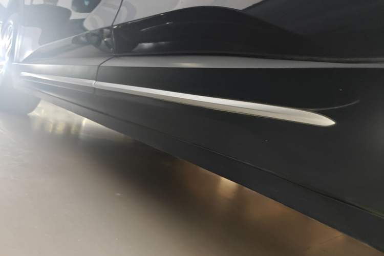 Used Nio ES6 2024 75 kWh Left Side Sill