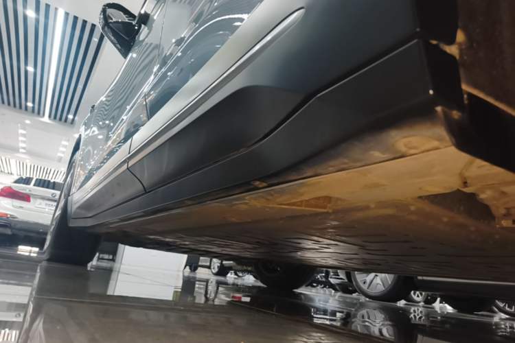 Used Nio ES6 2024 75 kWh Left Side Sill