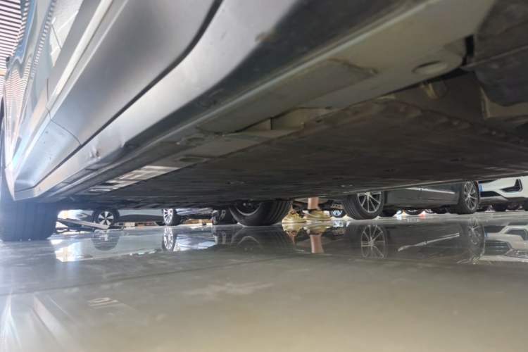 Used Nio ES6 2024 75 kWh Left Side Sill