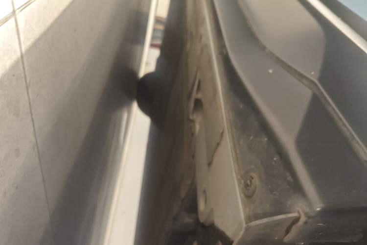 Used Nio ES6 2024 75 kWh Left Side Sill