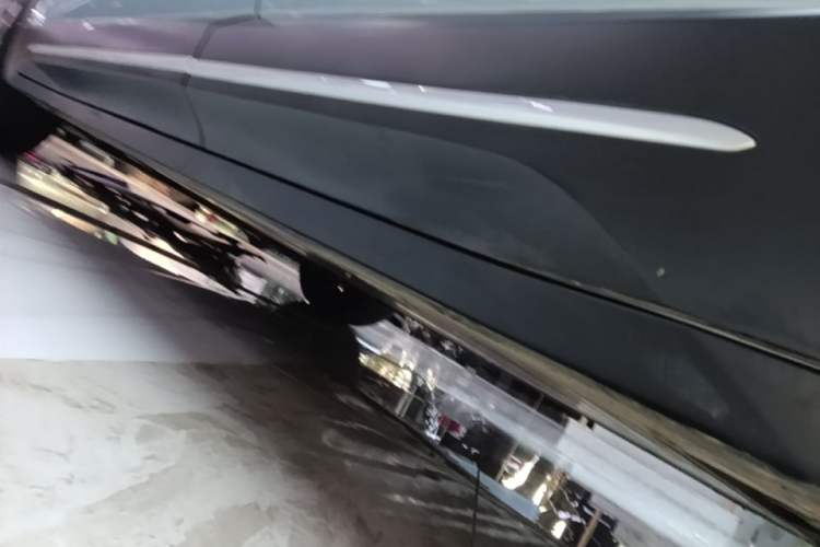 Used Nio ES6 2024 75 kWh Left Side Sill