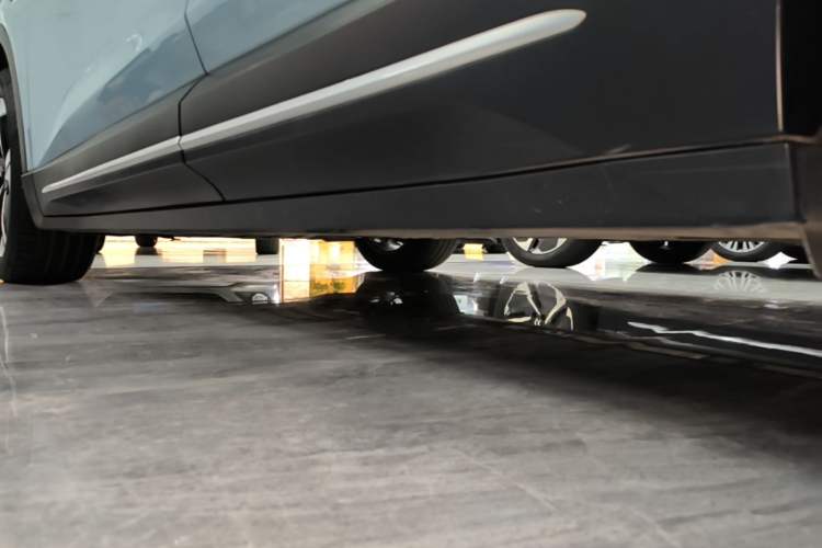 Used Nio ES6 2024 75 kWh Left Side Sill
