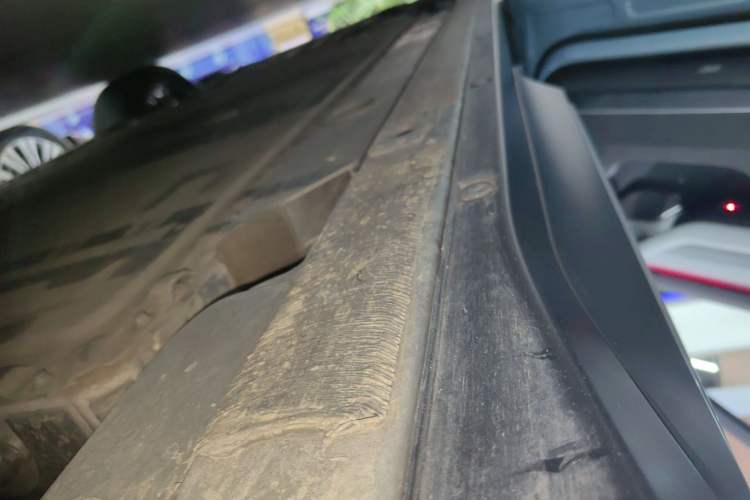 Used Nio ES6 2024 75 kWh Left Side Sill