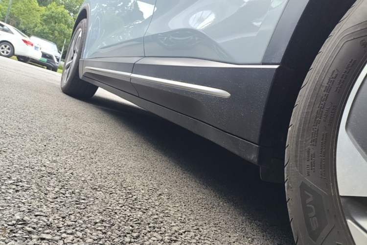 Used Nio ES6 2024 75 kWh Left Side Sill