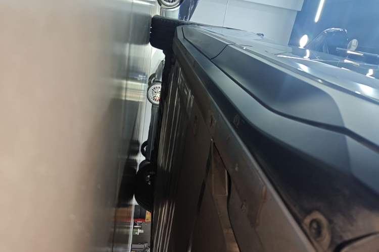 Used Nio ES6 2024 75 kWh Left Side Sill