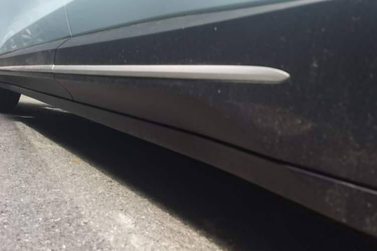 Used Nio ES6 2024 75 kWh Left Side Sill