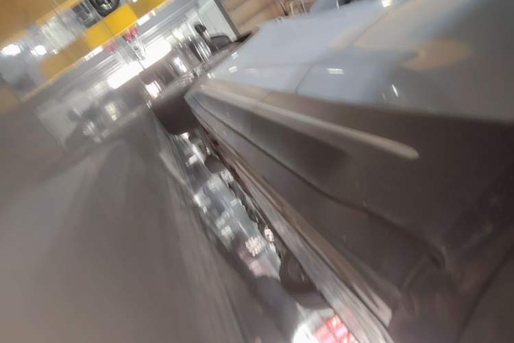 Used Nio ES6 2024 75 kWh Left Side Sill