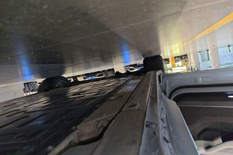 Used Nio ES6 2024 75 kWh Left Side Sill