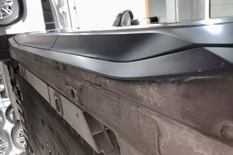 Used Nio ES6 2024 75 kWh Left Side Sill