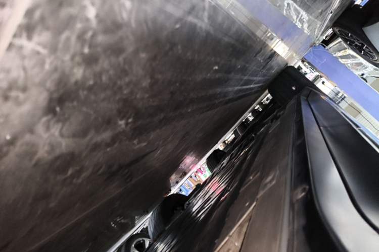 Used Nio ES6 2024 75 kWh Left Side Sill