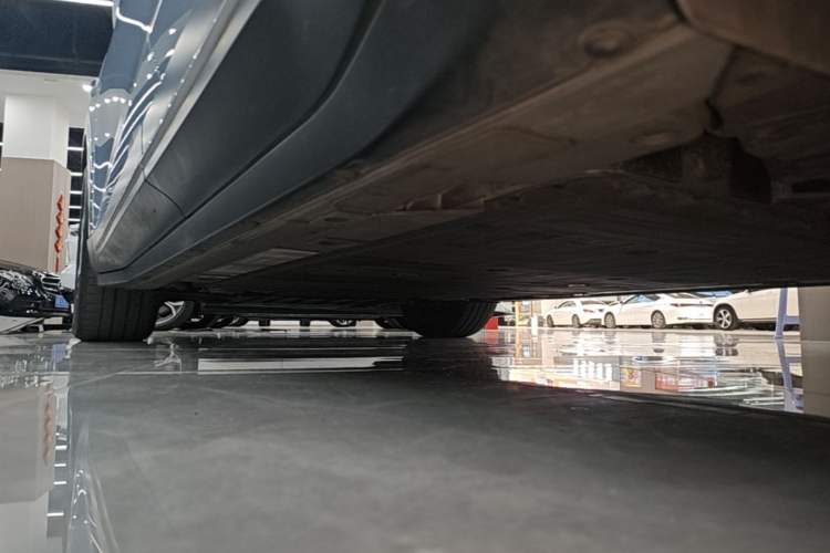 Used Nio ES6 2024 75 kWh Left Side Sill