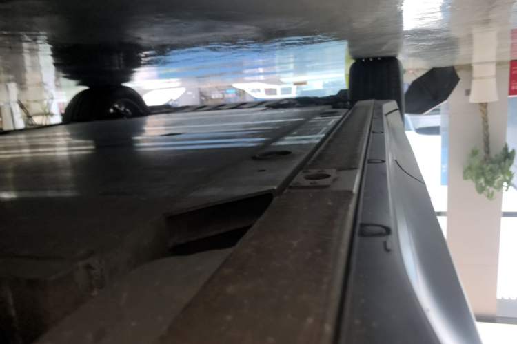 Used Nio ES6 2024 75 kWh Left Side Sill