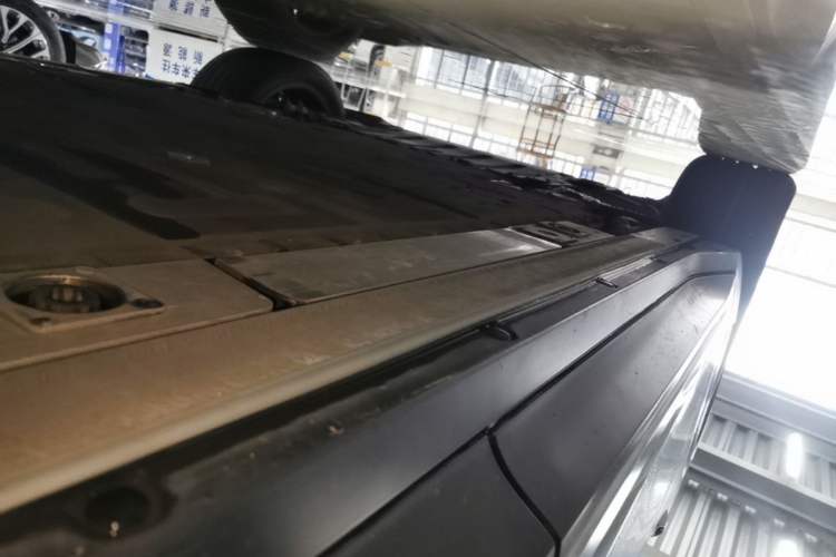 Used Nio ES6 2024 75 kWh Left Side Sill