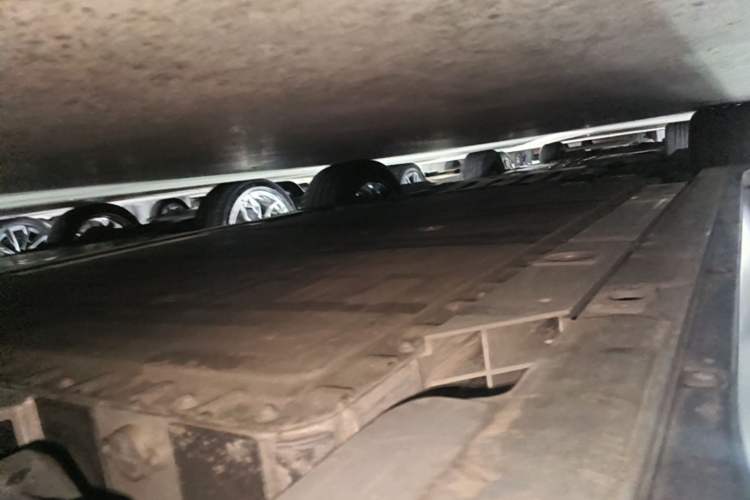 Used Nio ES6 2024 75 kWh Left Side Sill