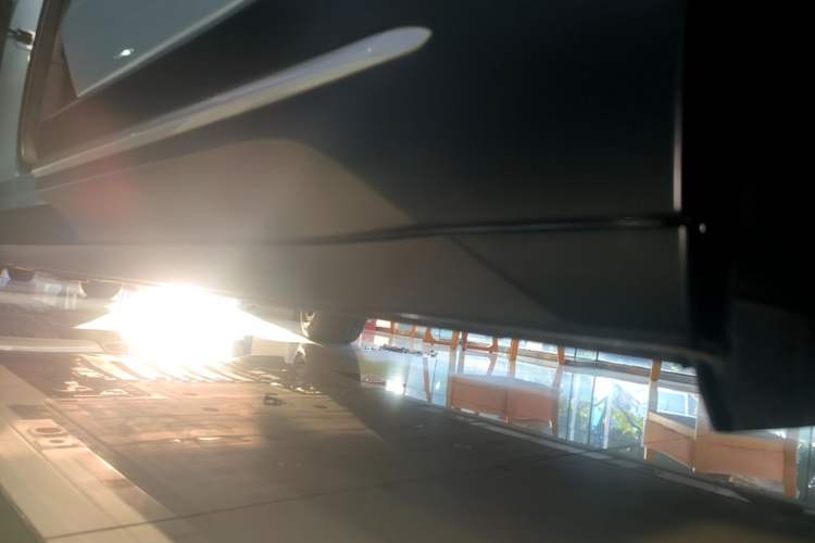 Used Nio ES6 2024 75 kWh Left Side Sill