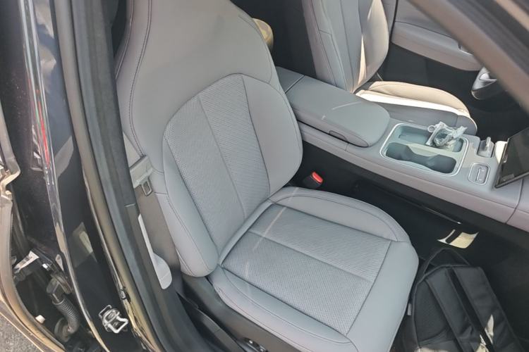 Used Nio ES6 2024 75 kWh Right Front Seat