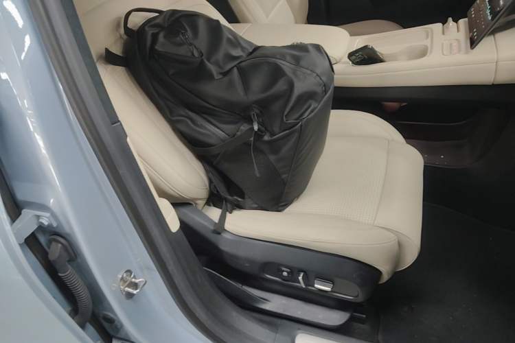 Used Nio ES6 2024 75 kWh Right Front Seat