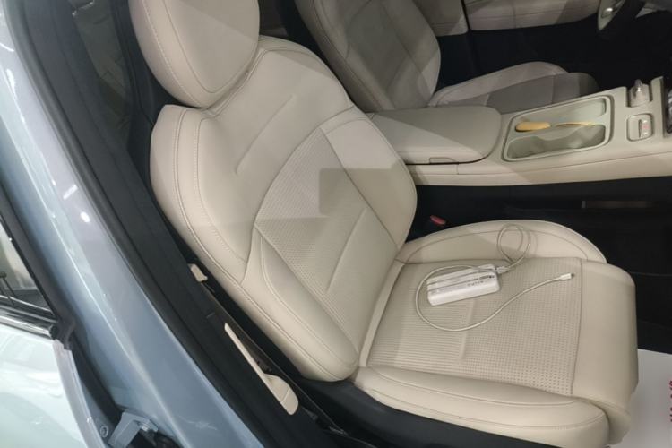 Used Nio ES6 2024 75 kWh Right Front Seat