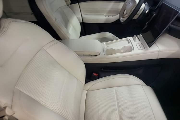 Used Nio ES6 2024 75 kWh Right Front Seat