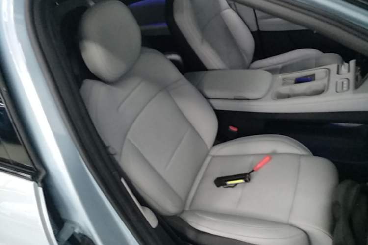 Used Nio ES6 2024 75 kWh Right Front Seat