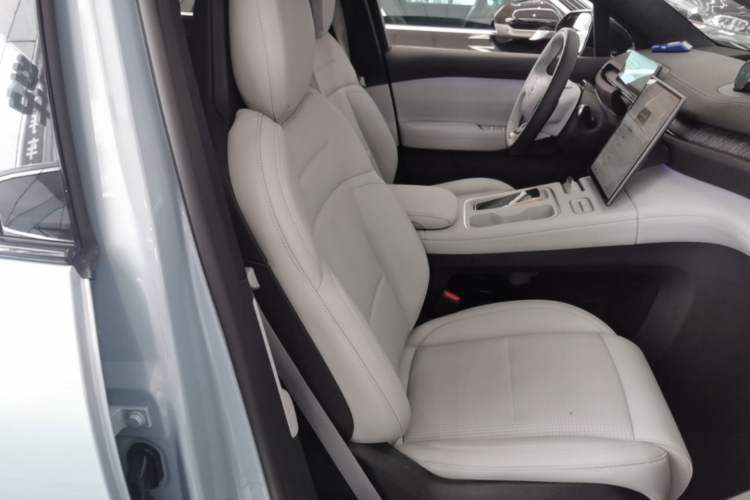 Used Nio ES6 2024 75 kWh Right Front Seat