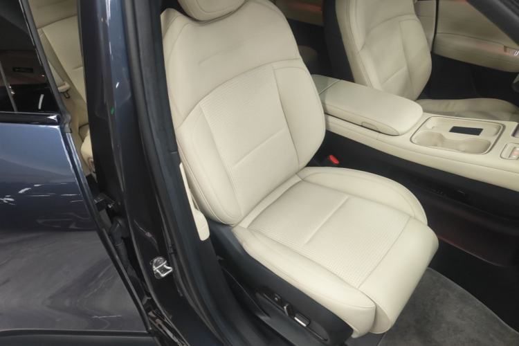 Used Nio ES6 2024 75 kWh Right Front Seat