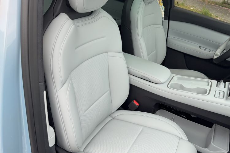 Used Nio ES6 2024 75 kWh Right Front Seat