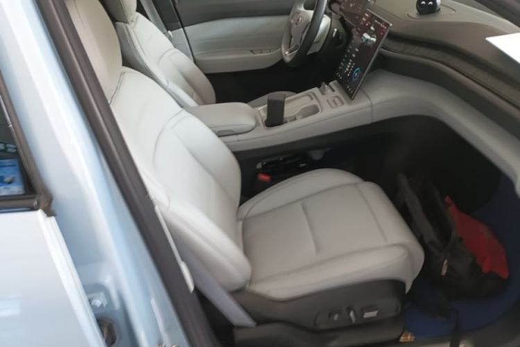 Used Nio ES6 2024 75 kWh Right Front Seat