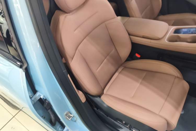 Used Nio ES6 2024 75 kWh Right Front Seat
