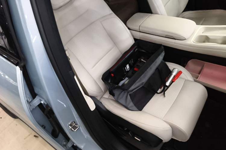 Used Nio ES6 2024 75 kWh Right Front Seat