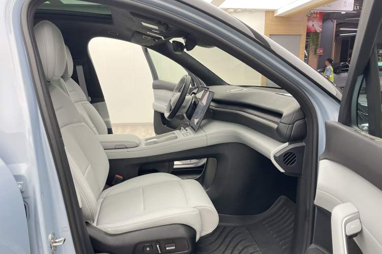 Used Nio ES6 2024 75 kWh Right Front Seat