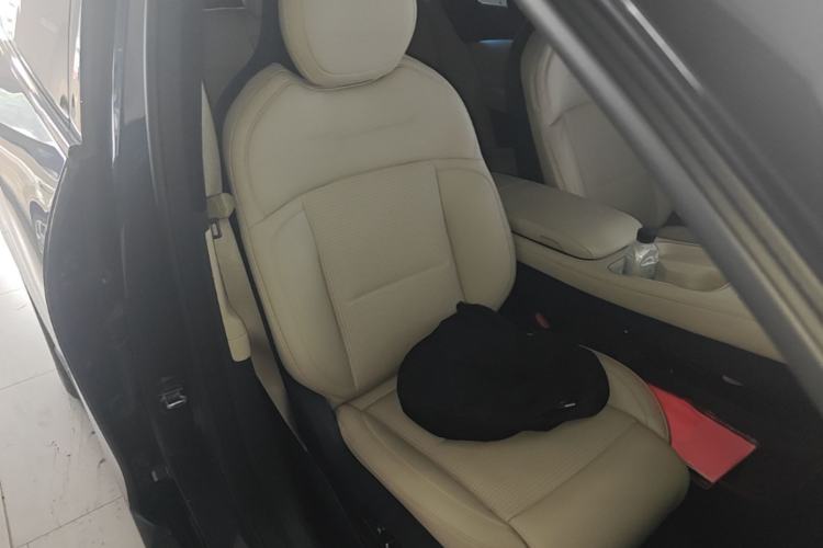 Used Nio ES6 2024 75 kWh Right Front Seat