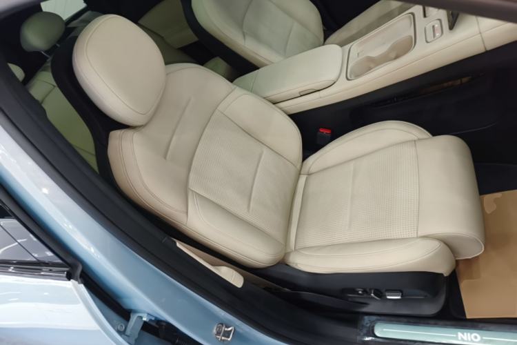 Used Nio ES6 2024 75 kWh Right Front Seat