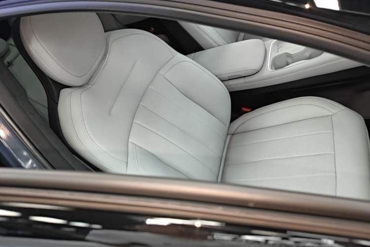 Used Nio ES6 2024 75 kWh Right Front Seat